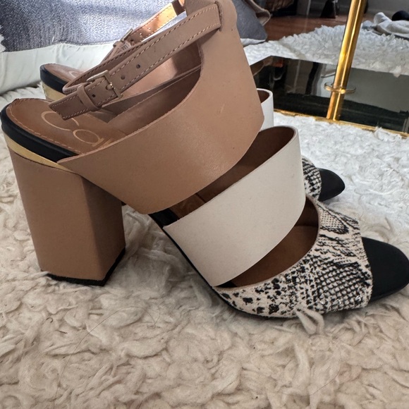 Calvin Klein® Caran sandal. - Picture 11 of 14